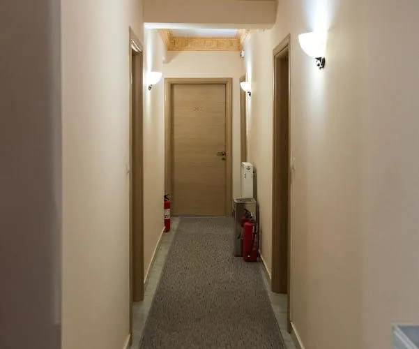 Aigli Szálloda Fárszala